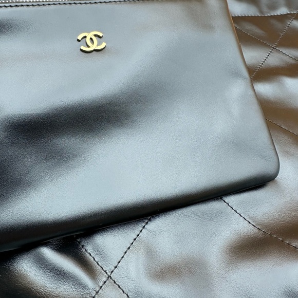 Chanel hobo bag authentic. Pre owned. - Picture 12 of 16